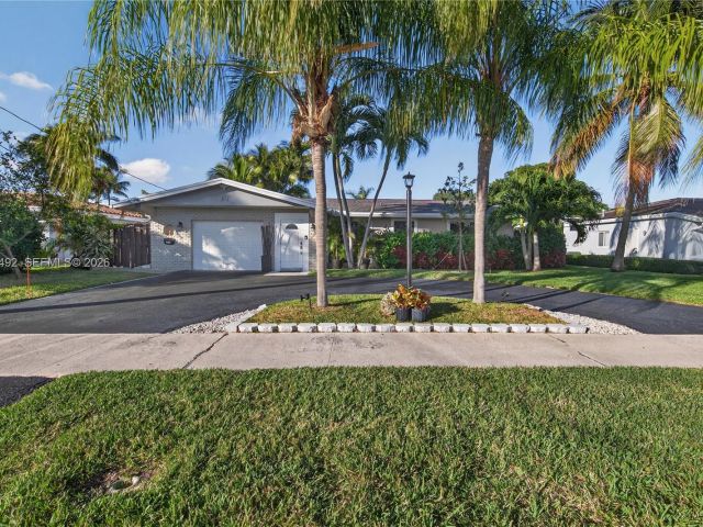 Home for rent at 371 SE 3rd St 371 - photo 7517583