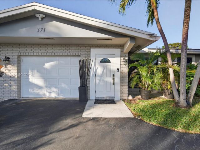 Home for rent at 371 SE 3rd St 371 - photo 7517584