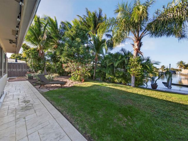 Home for rent at 371 SE 3rd St 371 - photo 7517585