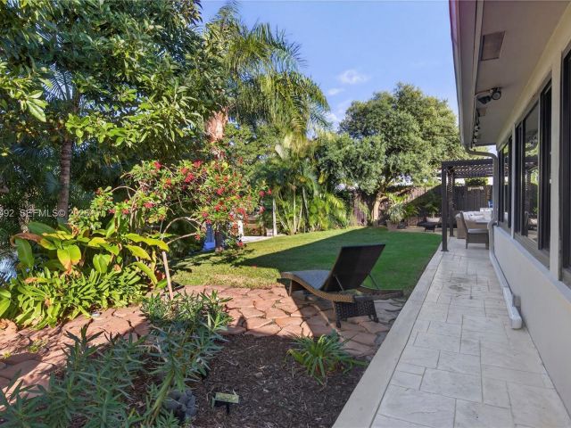 Home for rent at 371 SE 3rd St 371 - photo 7517587