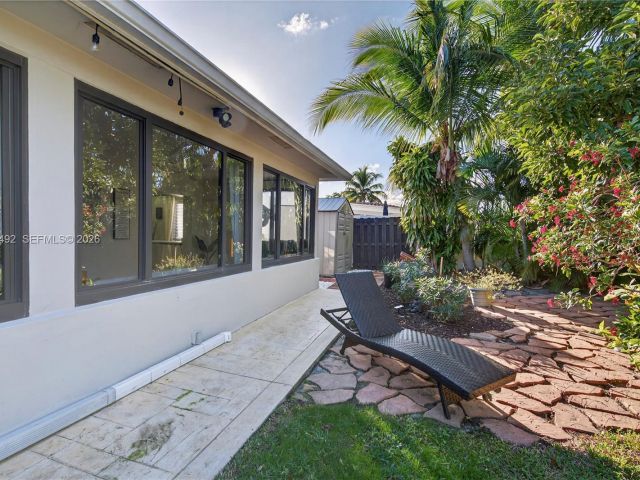 Home for rent at 371 SE 3rd St 371 - photo 7517588