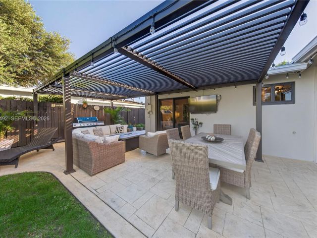 Home for rent at 371 SE 3rd St 371 - photo 7517589