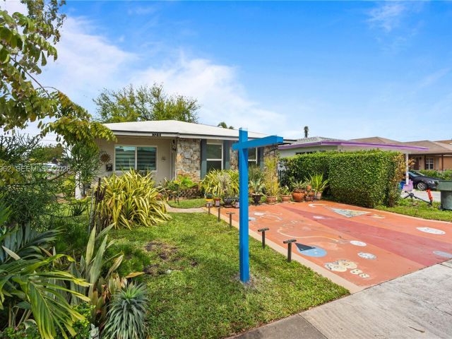 Home for sale at 720 NW 4th St - photo 7517723