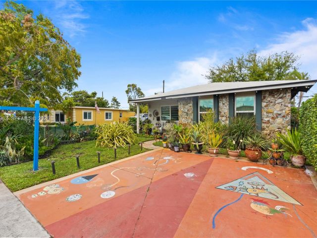 Home for sale at 720 NW 4th St - photo 7517724