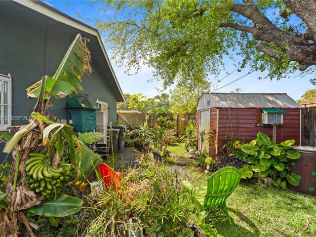 Home for sale at 720 NW 4th St - photo 7517728