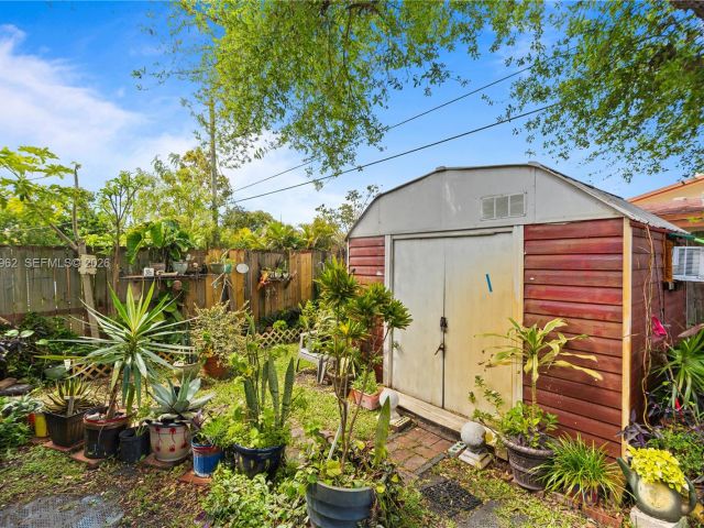 Home for sale at 720 NW 4th St - photo 7517729