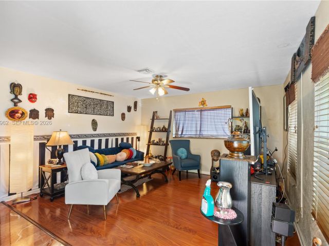 Home for sale at 720 NW 4th St - photo 7517730