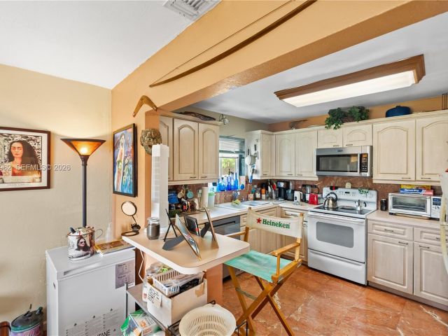 Home for sale at 720 NW 4th St - photo 7517736