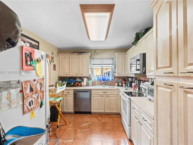 Home for sale at 720 NW 4th St - photo 7517737