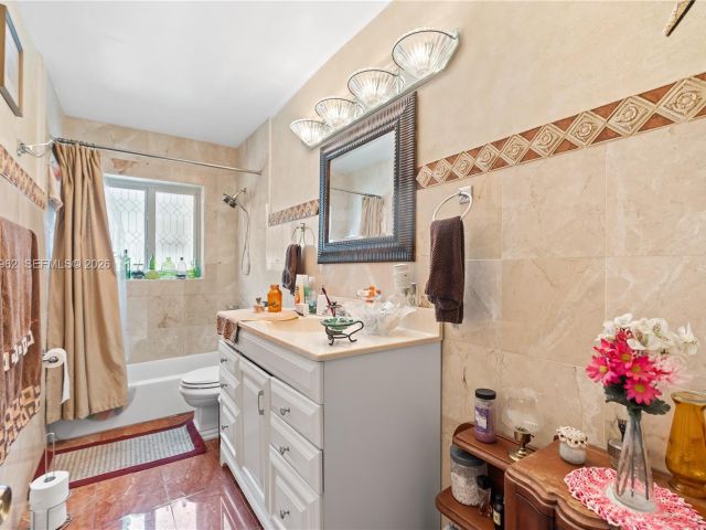 Home for sale at 720 NW 4th St - photo 7517739