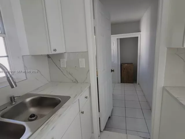 5-bedroom home for sale in Miami - 12305 SW 42nd St - MondialRealty