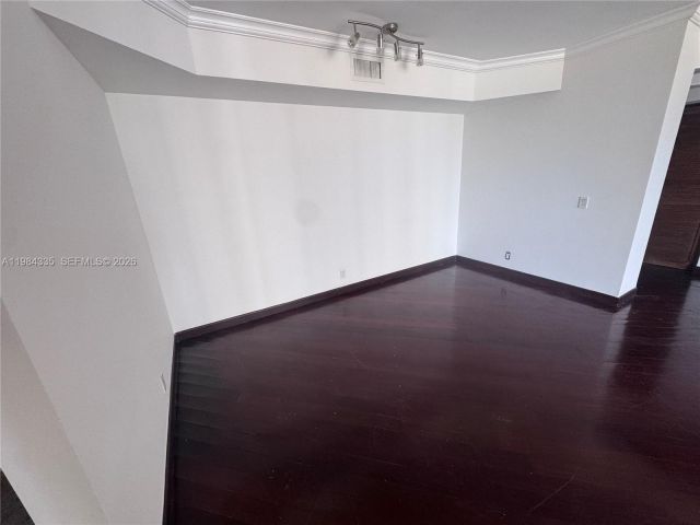 Apartment for sale  Unit #1002 - photo 7519975