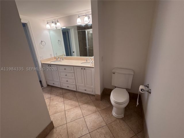 2-bedroom condo for sale in Aventura - 3610 Yacht Club Dr 1002 - MondialRealty
