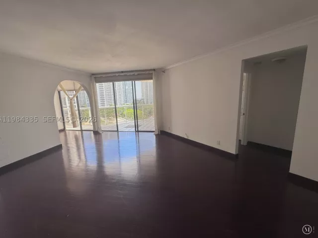 2-bedroom condo for sale in Aventura - 3610 Yacht Club Dr 1002 - MondialRealty