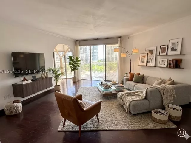 2-bedroom condo for sale in Aventura - 3610 Yacht Club Dr 1002 - MondialRealty
