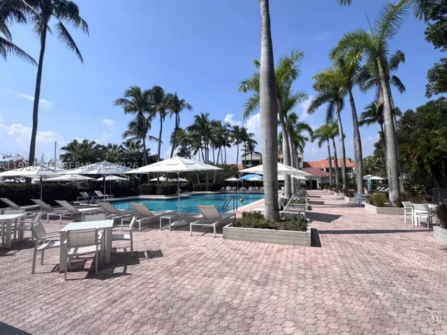 2-bedroom condo for sale in Aventura - 3610 Yacht Club Dr 1002 - MondialRealty