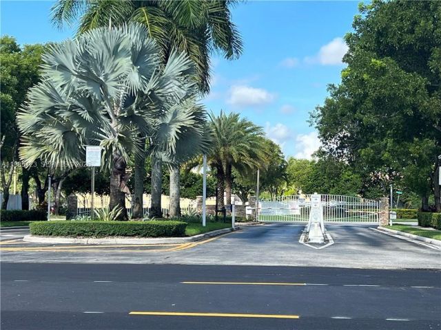 Home for rent at 15686 NW 12th Mnr 15686 - photo 7518087