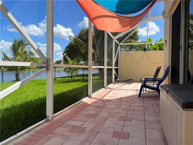 Home for rent at 15686 NW 12th Mnr 15686 - photo 7518098