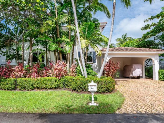 4-bedroom home for rent in Key Biscayne - 760 Glenridge Rd - MondialRealty