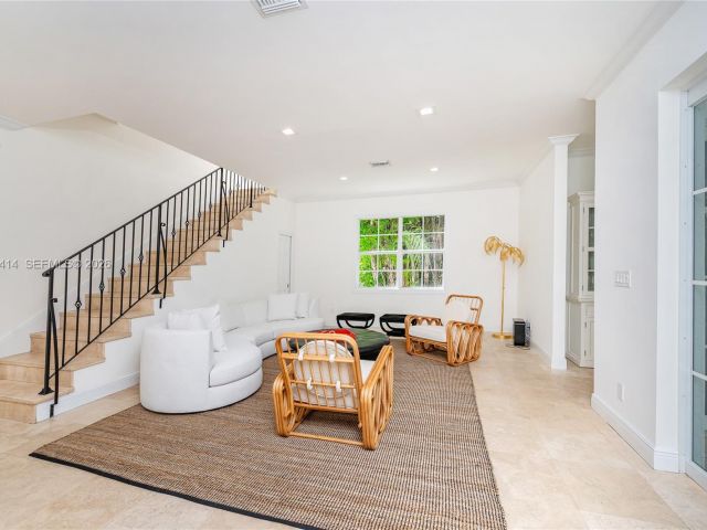 4-bedroom home for rent in Key Biscayne - 760 Glenridge Rd - MondialRealty