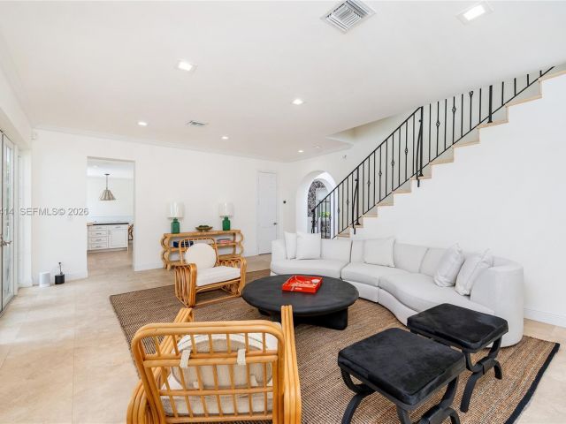 4-bedroom home for rent in Key Biscayne - 760 Glenridge Rd - MondialRealty