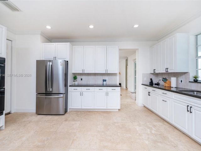 4-bedroom home for rent in Key Biscayne - 760 Glenridge Rd - MondialRealty