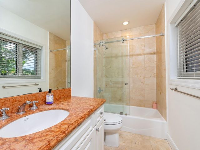 4-bedroom home for rent in Key Biscayne - 760 Glenridge Rd - MondialRealty