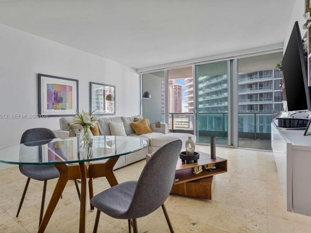 Apartment for sale  Unit #1606 - photo 7520288