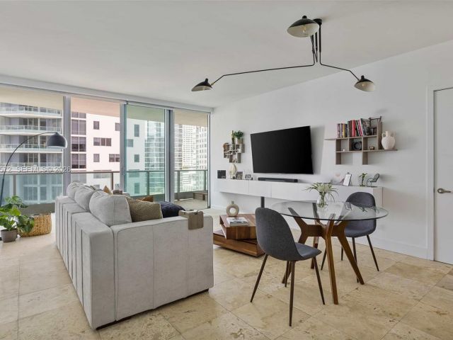 Apartment for sale  Unit #1606 - photo 7520290