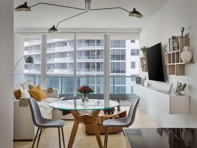 Apartment for sale  Unit #1606 - photo 7520293