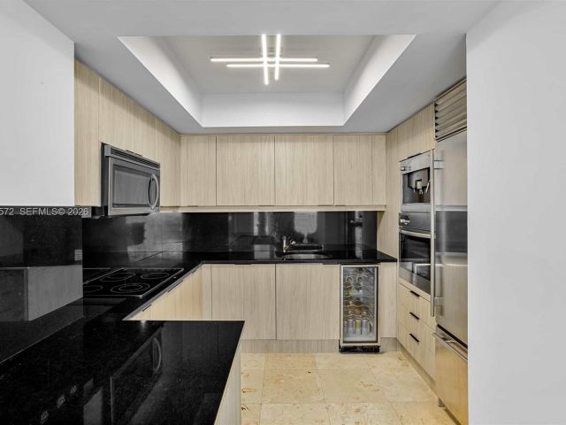 Apartment for sale  Unit #1606 - photo 7520294