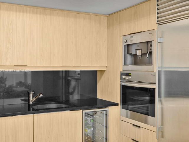 Apartment for sale  Unit #1606 - photo 7520295