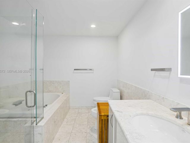 Apartment for sale  Unit #1606 - photo 7520302