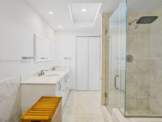 Apartment for sale  Unit #1606 - photo 7520303