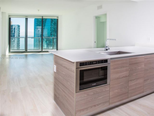 Apartment for rent  Unit #2702 - photo 7520332