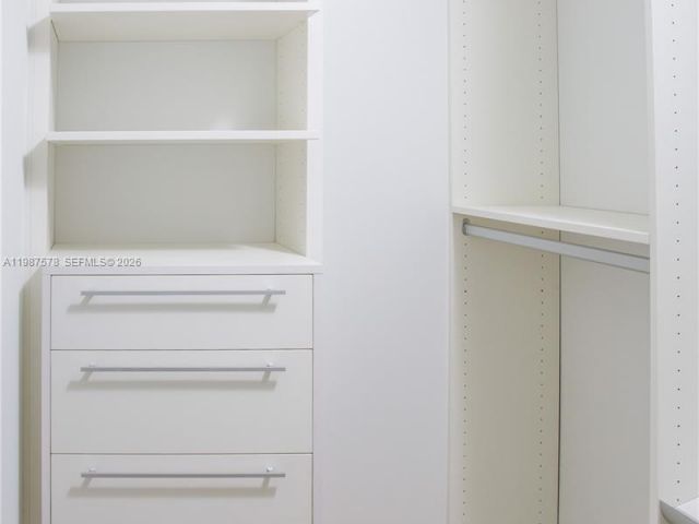 Apartment for rent  Unit #2702 - photo 7520337