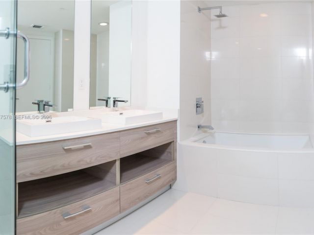 Apartment for rent  Unit #2702 - photo 7520340