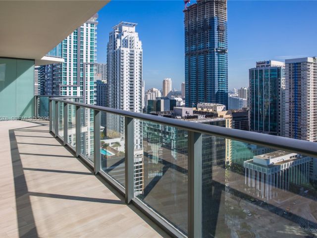 Apartment for rent  Unit #2702 - photo 7520342