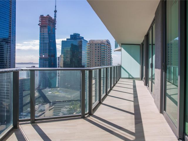 Apartment for rent  Unit #2702 - photo 7520344