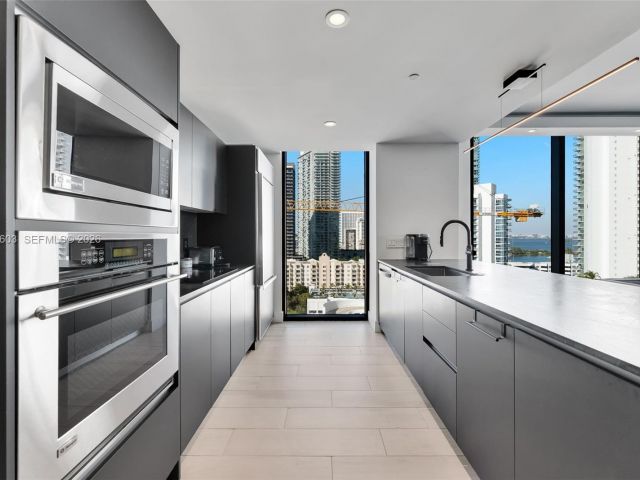 Apartment for sale  Unit #1601 - photo 7518892