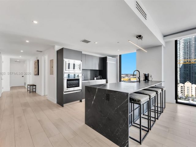 Apartment for sale  Unit #1601 - photo 7518893