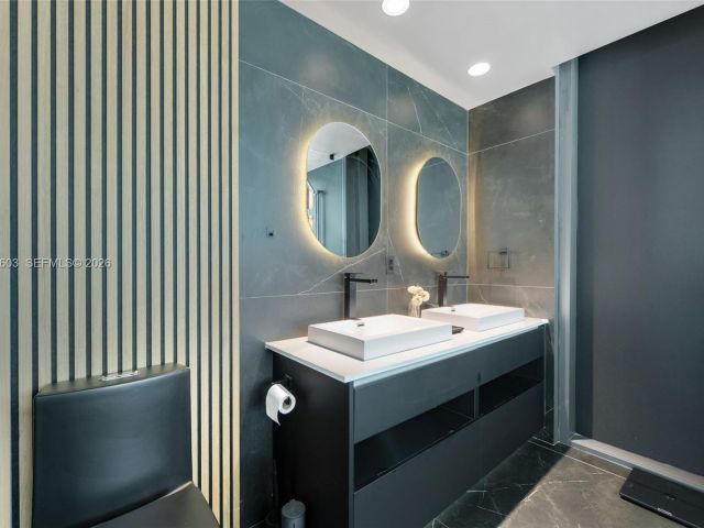 Apartment for sale  Unit #1601 - photo 7518904