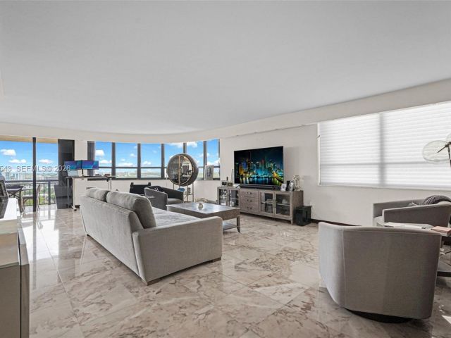 Apartment for sale  Unit #1207 - photo 7520099