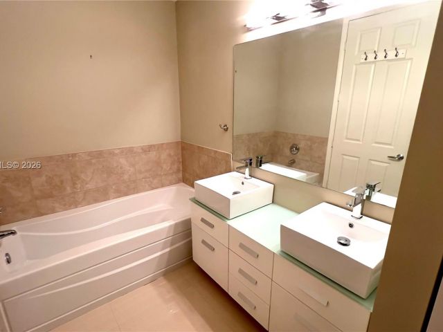 Apartment for rent  Unit #825 - photo 7520316