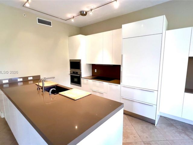 Apartment for rent  Unit #825 - photo 7520320