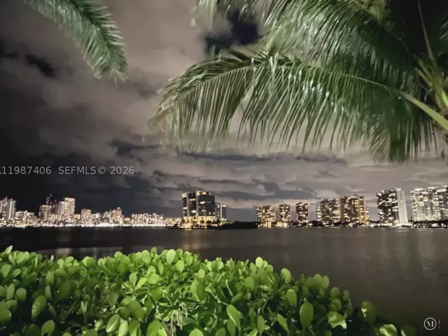 2-bedroom condo for sale in Aventura - 3530 Mystic Pointe Dr 1412 - MondialRealty