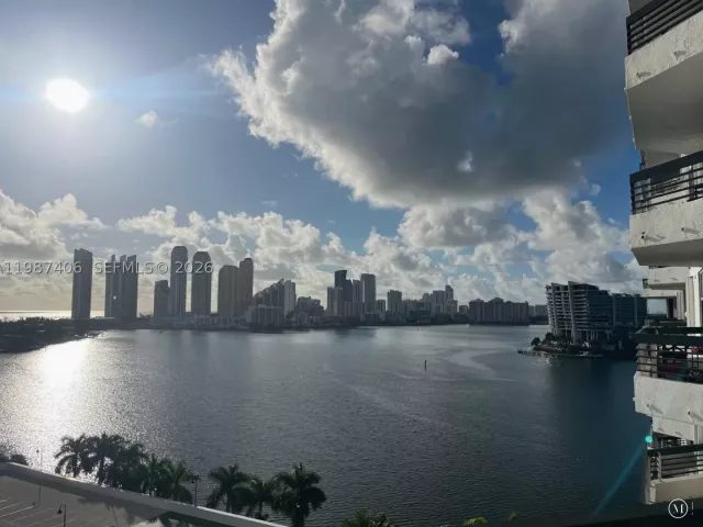 2-bedroom condo for sale in Aventura - 3530 Mystic Pointe Dr 1412 - MondialRealty