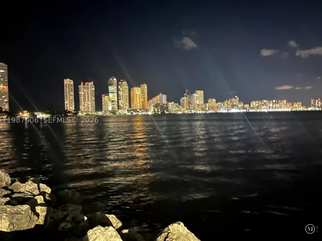2-bedroom condo for sale in Aventura - 3530 Mystic Pointe Dr 1412 - MondialRealty