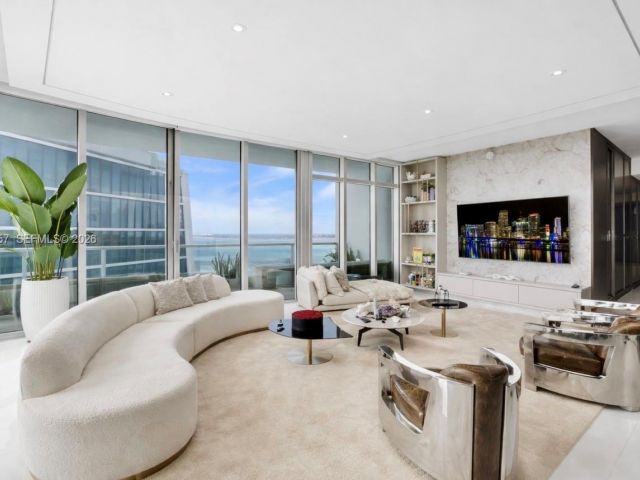 Apartment for sale  Unit #PH6109 - photo 7520408