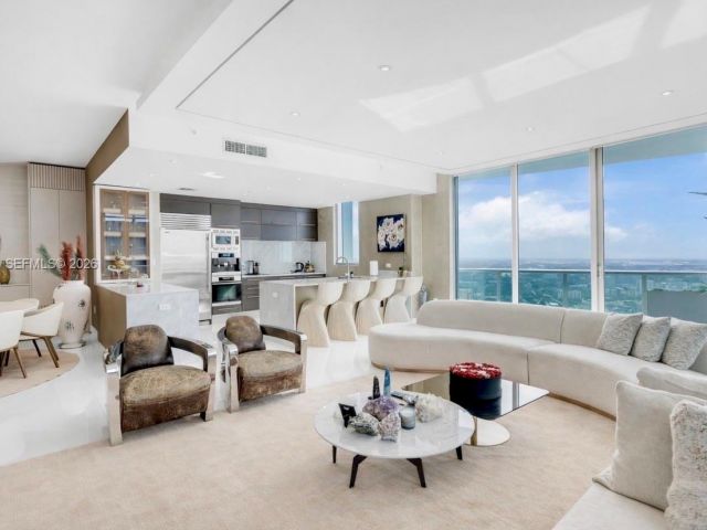 Apartment for sale  Unit #PH6109 - photo 7520412